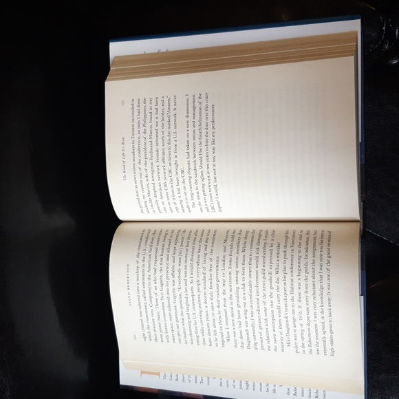 A memoir The kind of life it's been Lloyd Robertson Hardcover Book - Picture 3 of 4